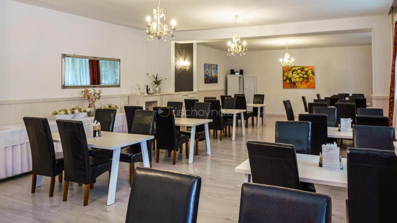 Považská Bystrica Hotel Garni מראה חיצוני תמונה